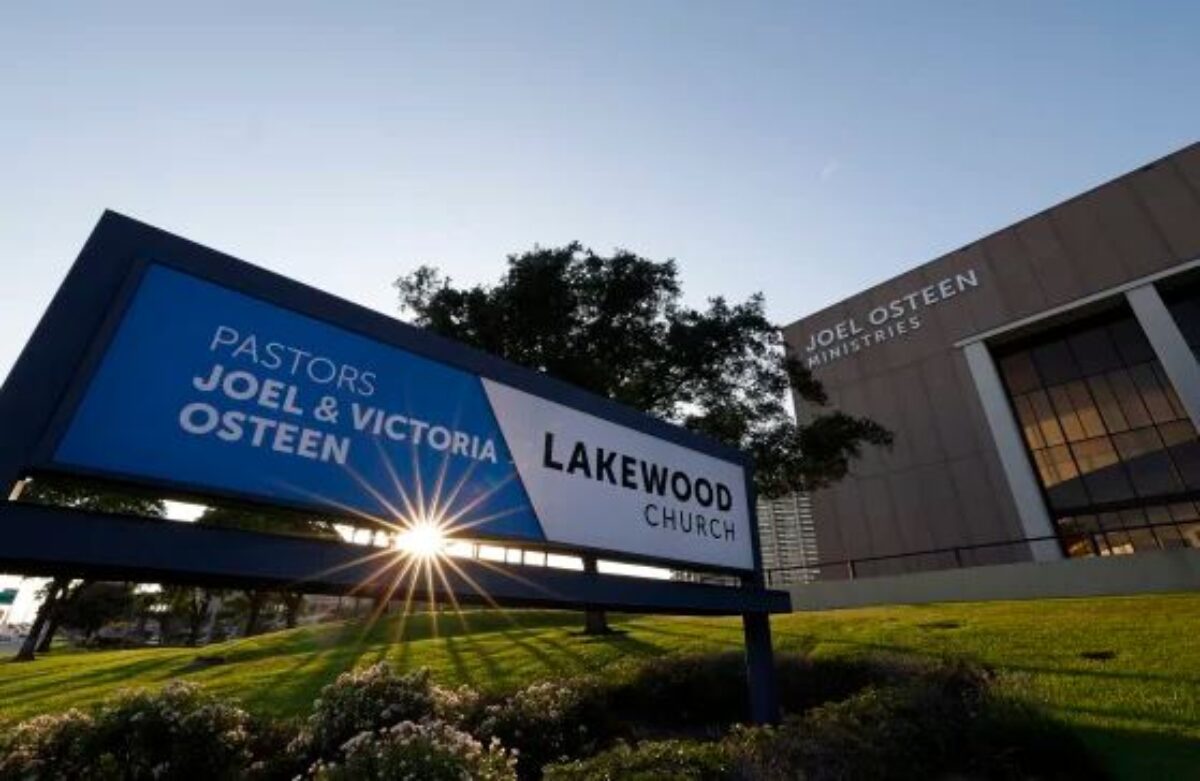 Mujer con una escopeta abre fuego dentro de la iglesia Lakewood - Periódico  Buenas Nuevas, image size:1200x781