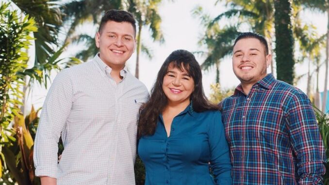 Ana Maldonado y sus dos hijos Ana Maldonado