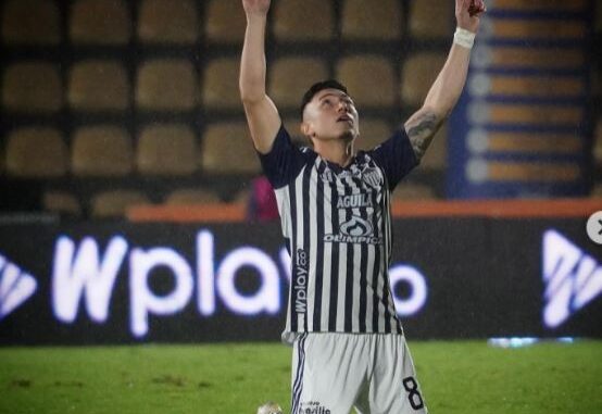 El centrocampista anotó gol