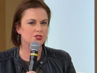 Juliana Ferron comparte su testimonio en una entrevista cristiana.