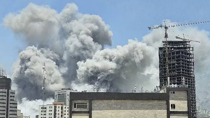 Cese al fuego El presidente de Estados Unidos anuncio un cese al fuego entre Irán e Israel.