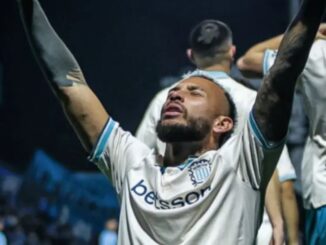 Duván Vergara celebrando su primer gol con Racing Club