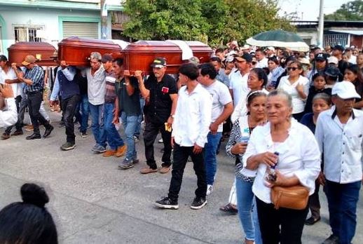 Sepelio familia cristiana Una familia cristiana de tres miembros fue asesina por grupos de extorsionista en Ecuador
