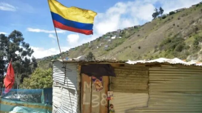 Pobreza en Colombia Colombia unos de los paises más desiguales del mundo, gracias al modelo de desarrollo