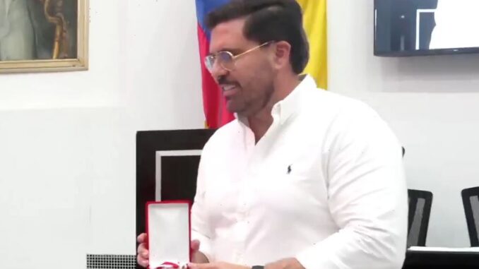 Iván Delgado presidente de la Iglesia Ammi Central, fue condecorado con la Orden de Barlovento