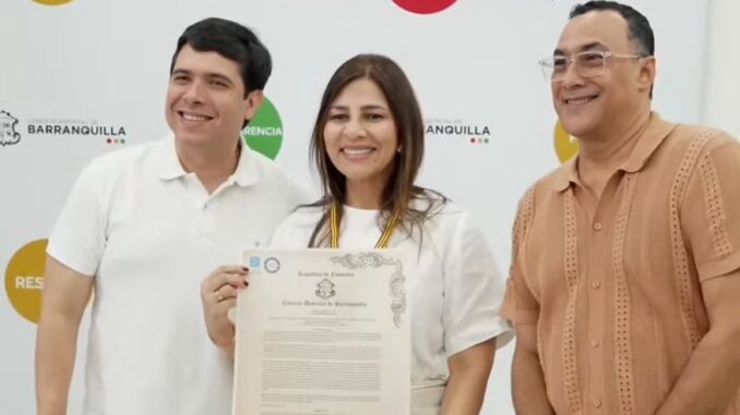 Luz Danis “Kika” Reyes Castro, rectora del Boston International School, recibe la Medalla Barrancas de San Nicolás en el Concejo de Barranquilla, reconocimiento a su liderazgo educativo y trayectoria cristocéntrica.