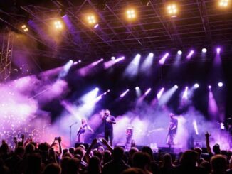 Los orígenes: De lo sagrado a lo comercial, del púlpito a los millones, esto es la industria de la música cristiana