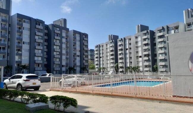 La Corte Constitucional de Colombia, en la sentencia T-437 de 2025, estableció que la libertad religiosa garantizada por la Constitución no puede prevalecer sobre los derechos de otros