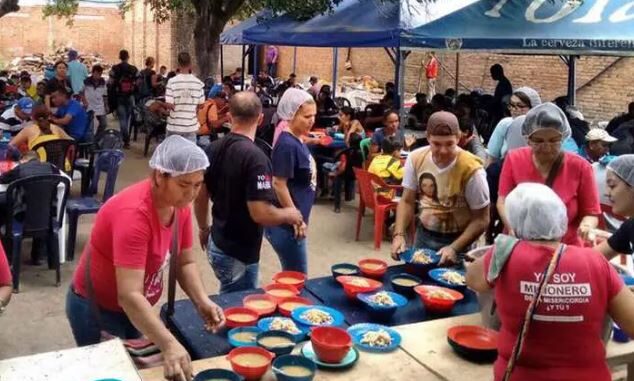 Iglesias cristianas fortalecen la fe y la solidaridad, ayudan a migrantes en la frontera entre Colombia y Venezuela