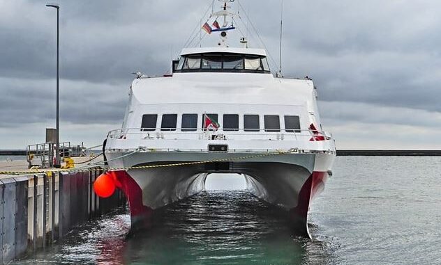 El doble casco en el Magdalena: una década de aplazamientos mantiene en riesgo el agua potable y los ecosistemas del principal río de Colombia.