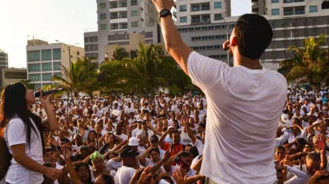 Este 1 de mayo los cartageneros vivieron un tiempo de clamor y adoracion a Dios en las playas Cartagena.