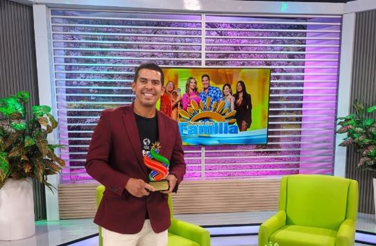 Luigy Arias, ha sido distinguido con el prestigioso reconocimiento como “Periodista Productor de Televisión Cristiano más Relevante 2026” en Venezuela.