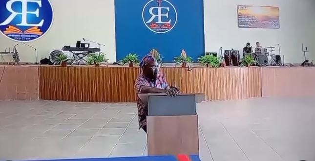 Momentos de consternación vivío la comunidad cristina Iglesia Roca Eterna al ver el fallecimiento del pastor Ernesto Brissett, mientras predicaba