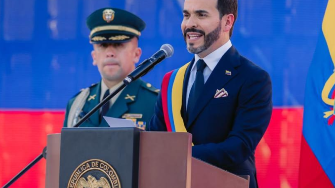 "La era de 'Patria Milagro' inicia: De la Espriella se posesiona entre oraciones, fe y símbolos religiosos en Cali."