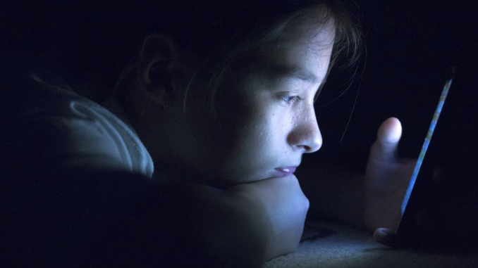 Meta pagará hasta US$16.680 millones y se compromete a nuevas protecciones para adolescentes tras demandas por adicción a sus redes.