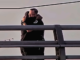 Policía salva a un hombre de saltar de un puente en Nashville tras una conversación que terminó en un abrazo.