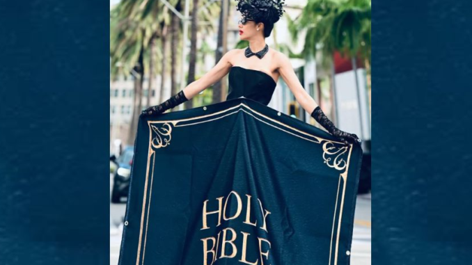 La actriz dominicana Massiel Taveras utiliza la moda para promover la lectura de la Biblia, inspirando a miles de personas a acercarse a la Palabra de Dios y fortalecer su fe en Jesucristo.