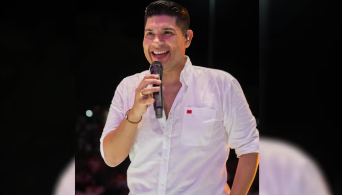 Kbeto Zuleta, cantante vallenato e hijo de Poncho Zuleta, involucrado en el accidente de tránsito ocurrido en Bosconia, Cesar, el 26 de octubre de 2026.